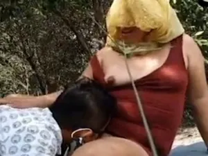 Cặp cô vợ người chồng dâm quay clip sex trong rừng
