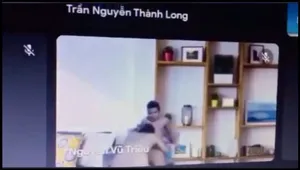 Học online quên không tắt camera lộ cảnh ghệ đang bú mút